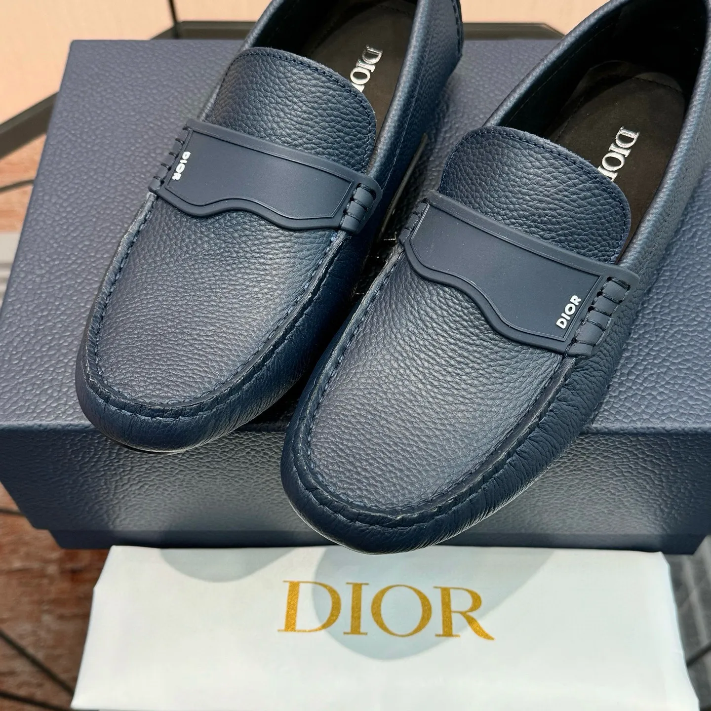 Men's shoes: 580💰 (Niu Li) (Dior Doudou shoes) Exclusive new model Official website new model The upper is made of high-quality imported calf, the color is delicate, and the luxurious texture flows. Tailor-made for exquisite men, creating a noble aura. Delicate and smooth lines. Cowhide lining. Size: 38-44, 45 customized. Outdoor driving shoes for experienced drivers🚗